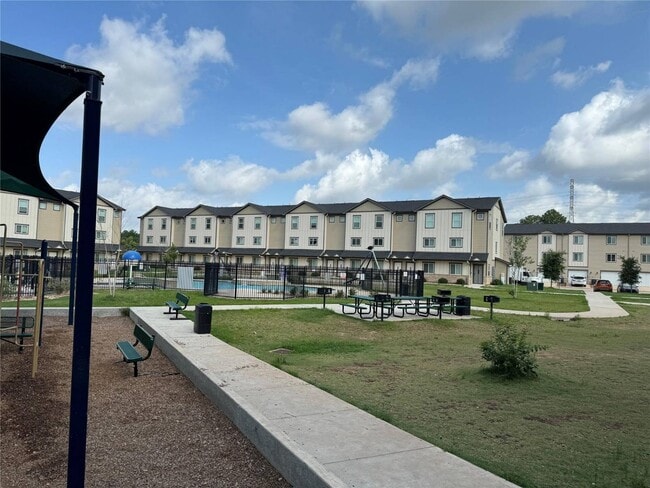 Building Photo - 12603 Telge Rd