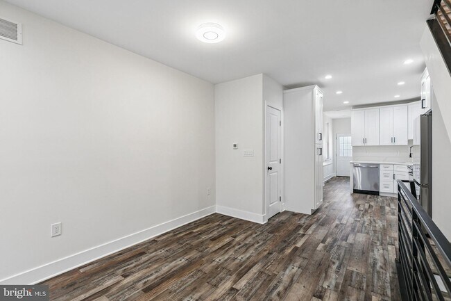 Building Photo - 3156 Almond St