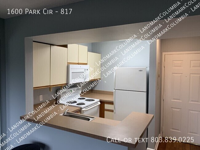 Building Photo - 1600 Park Cir