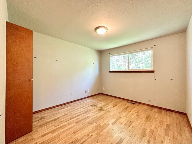 Building Photo - 3BR/1+1BA Single Family House - Bellevue