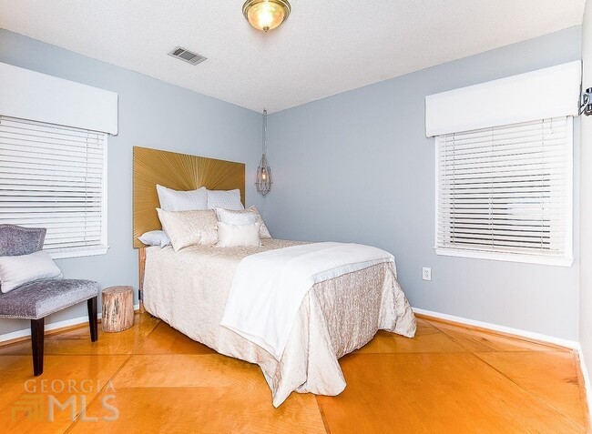 Building Photo - 570 Reed St SE