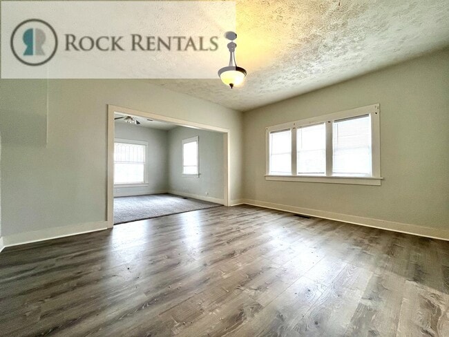 Building Photo - 3 Bedroom 1.5 Bath House in Great Neighborhood