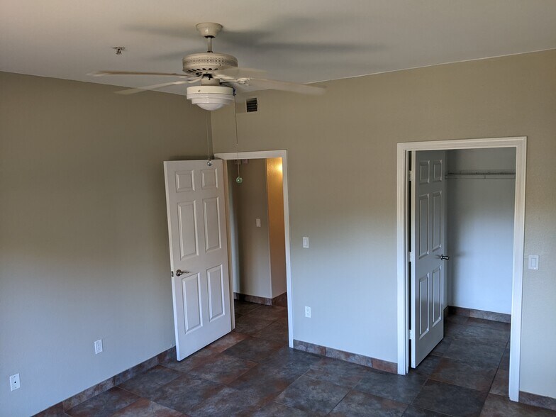 Multi-speed cooling ceiling fan - 3830 E Lakewood Pky E