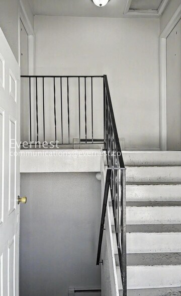Building Photo - 1305 Burton Ct