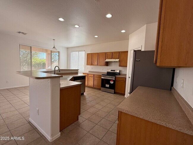 Building Photo - 6813 S 55th Ln