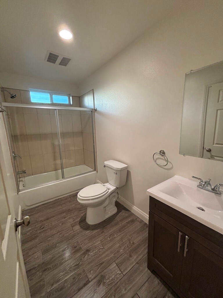 Building Photo - 522 W 51st St