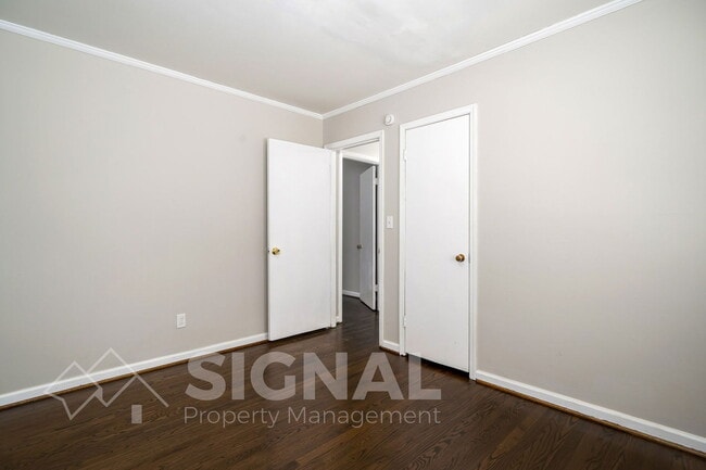 Building Photo - 213 Lake Dr Cir NE