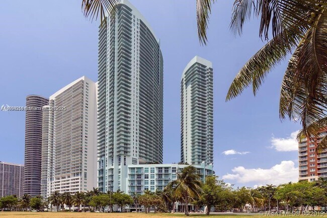 Primary Photo - 1900 N Bayshore Dr