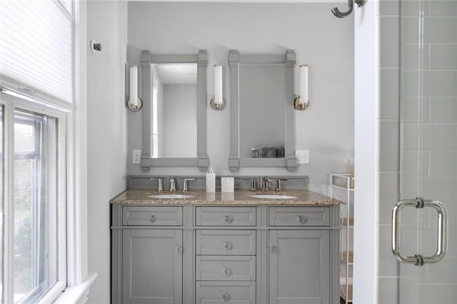 Building Photo - 169 Ruggles Ave