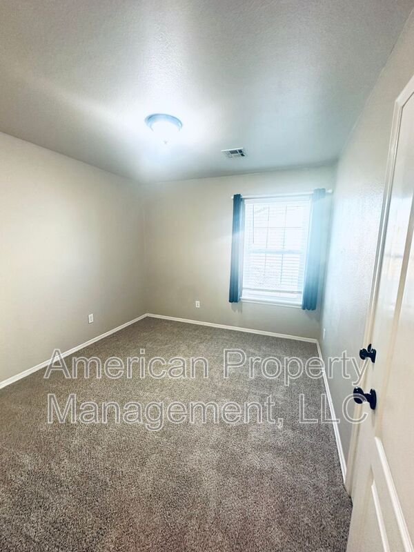 Building Photo - 2832 S 138th E Ave