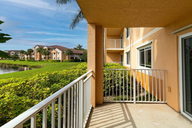Building Photo - 281 SW Palm Dr