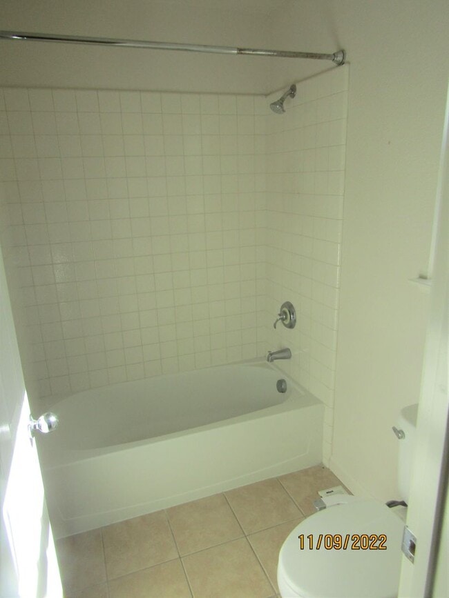 Building Photo - Beautiful Home Near Golf course!! Brand ne...