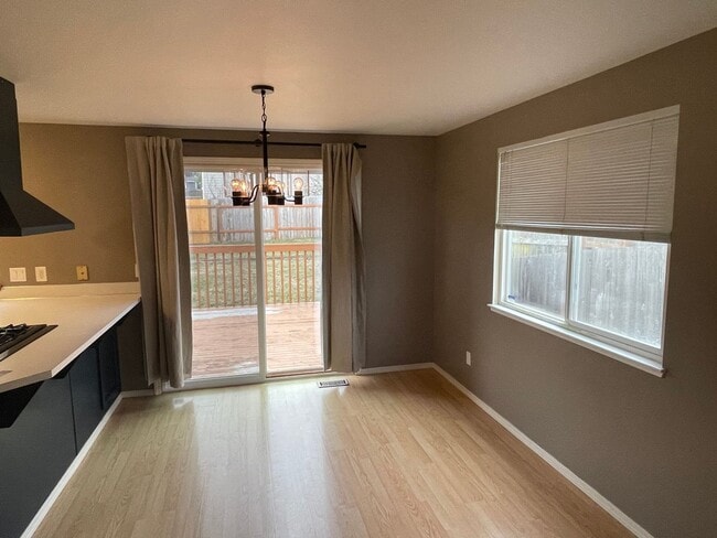 Building Photo - Beautiful 3 Bedroom Home! Pets Negotiable!