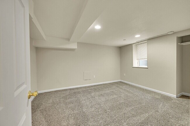 Building Photo - $3,400.00, 4 bed, 3 bed, located in Denver...