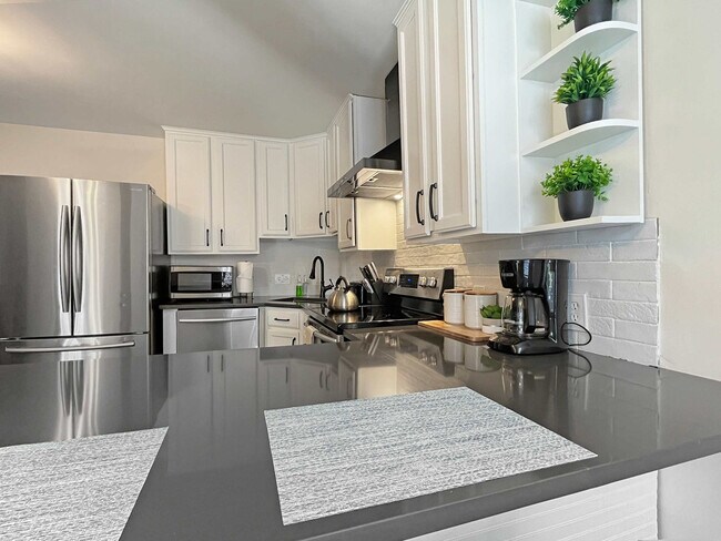 Building Photo - 515 E Huntingdon St