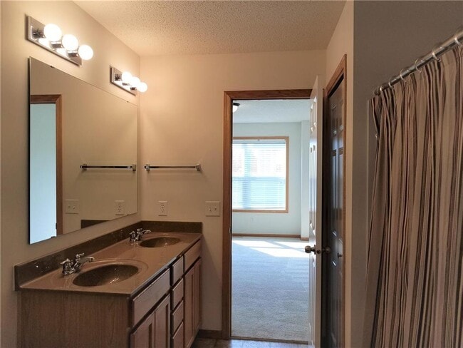 Building Photo - 11810 Emery Village Dr N