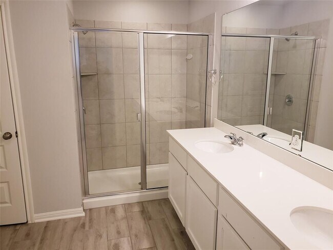 Building Photo - 124 Peruvian Ln