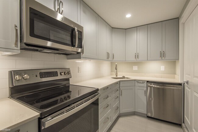 Building Photo - 1133 E Columbia Ave