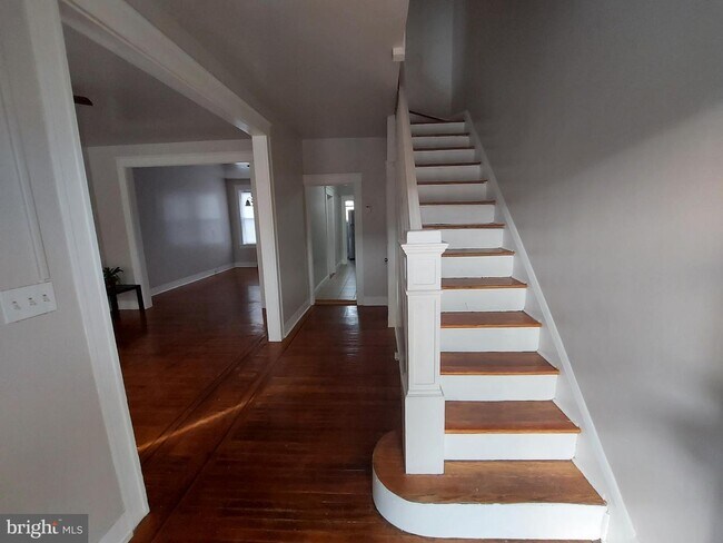 Building Photo - 1630 E 31st St