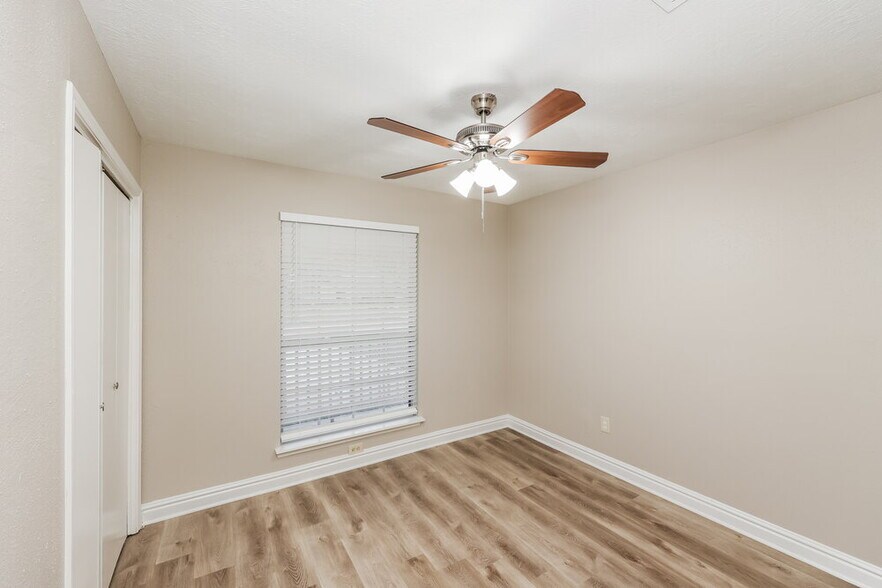 Building Photo - 8530 Sunny Ridge Dr