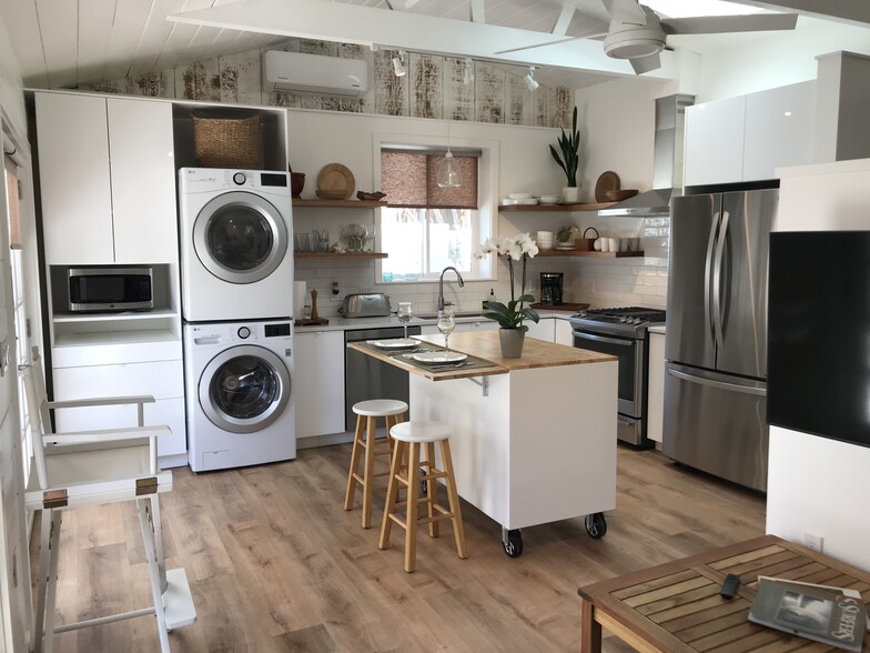 High ceilings and natural light. - 317 La Mesa Ave