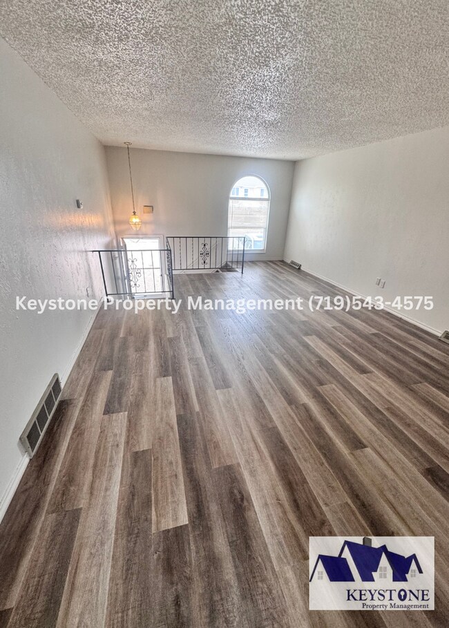Building Photo - Charming Duplex in Pueblo West – Comfortable & Convenient Living $1300/$1300