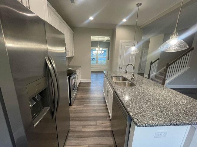 Building Photo - Room in House on Hanover Ct