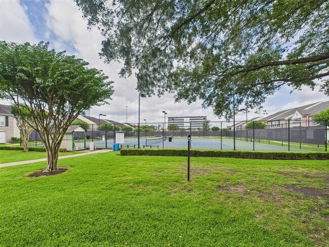 Building Photo - 10380 Briar Forest Dr