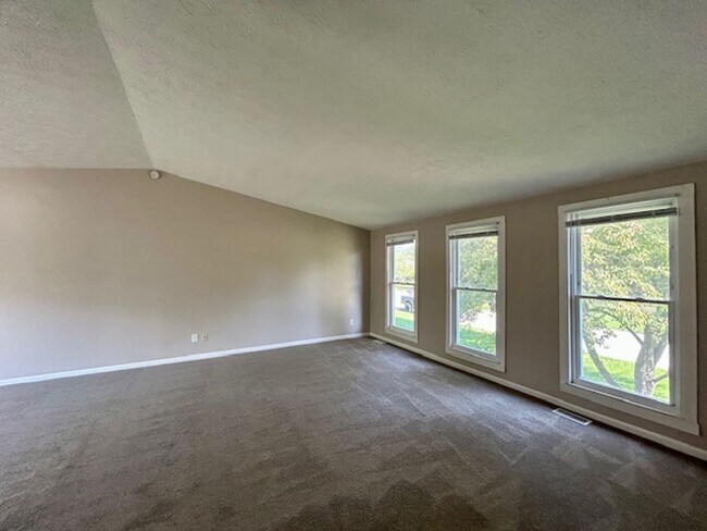 Building Photo - Welcome Home to This Beautifully Maintained Tri-Level Gem!