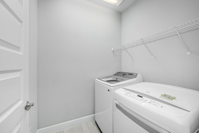 Building Photo - Live in the gorgeous, desirable Arrivas Vi...