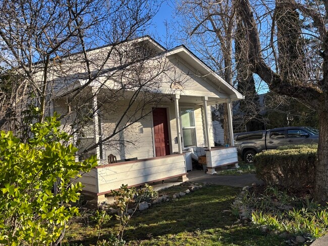 Building Photo - 1041 E Main St