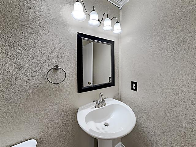Building Photo - 4050 Hunters Creek Dr
