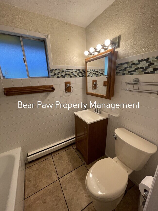 Building Photo - Cute upper level duplex in Kittredge!!