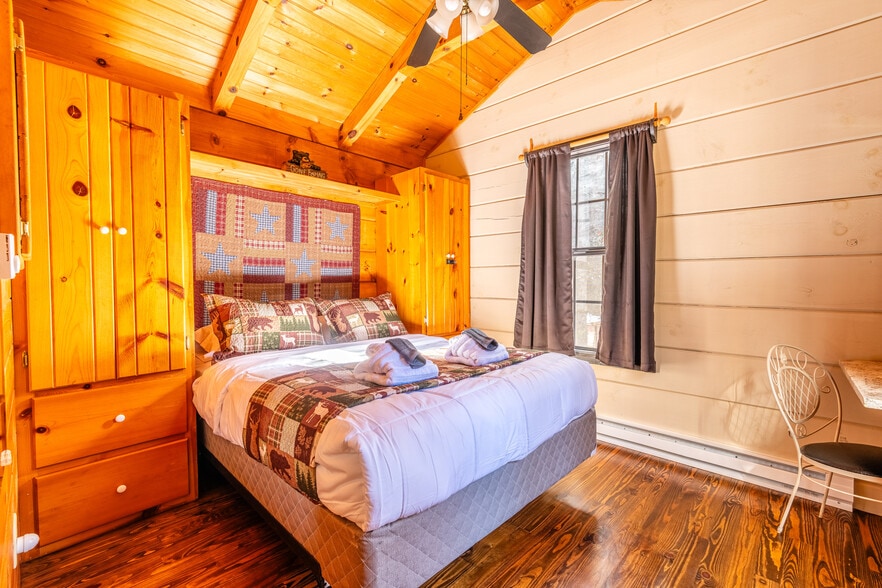 Building Photo - 31 Cabin Row