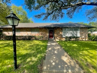 Building Photo - 4901 Lakemoor Dr