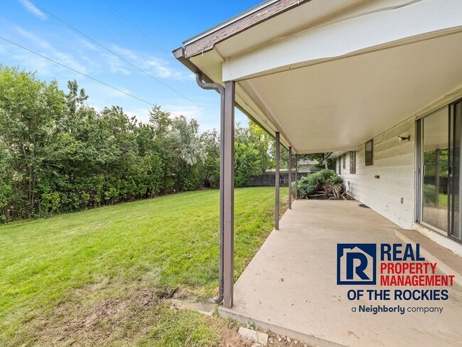 Building Photo - Spacious Recently Updated 4 Bed 3 Bath Hou...