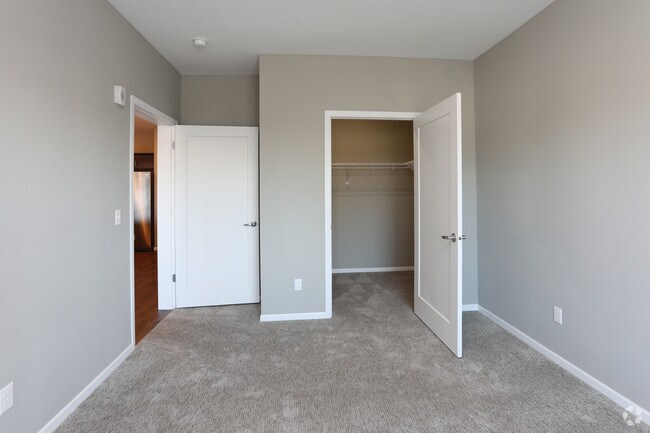 1BR, 1BA, Den - 951 SF - Wyndris Senior Living 62+