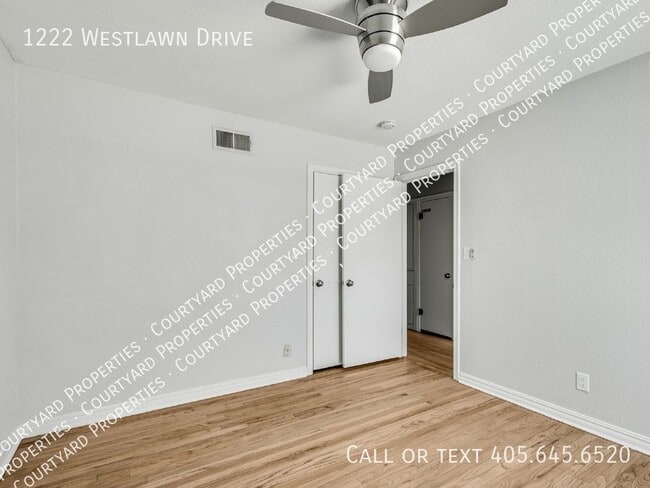 Building Photo - 1222 Westlawn Dr