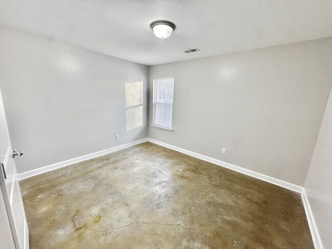 Building Photo - 3915 Jordan View Dr