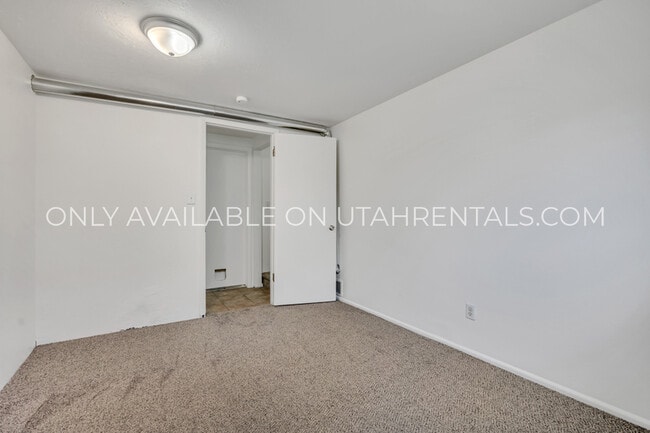 Building Photo - 955 S 100 W