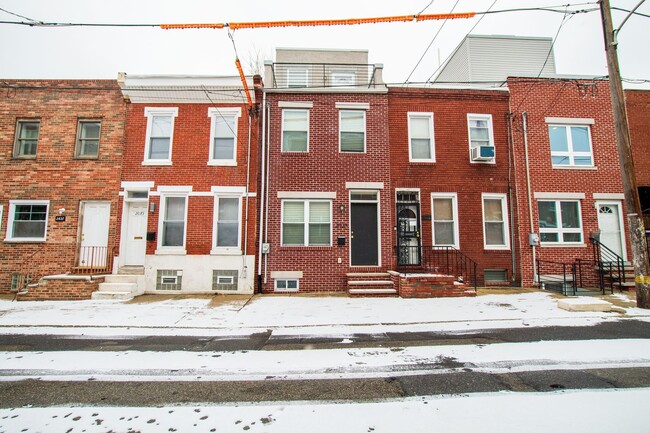 Building Photo - Contemporary Three Bedroom Home in Point Breeze