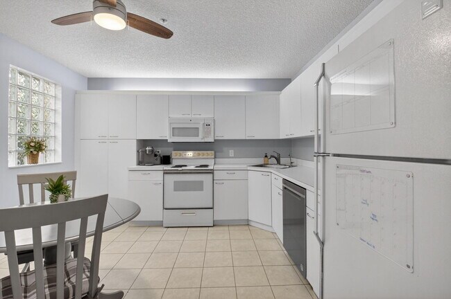 Building Photo - 5155 Europa Dr