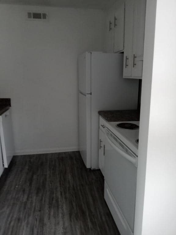 Building Photo - 300 Apache Dr