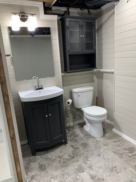 Building Photo - 4905 Cresthaven Dr