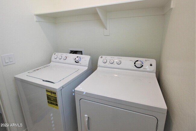 Building Photo - 3173 S Magnolia Ln