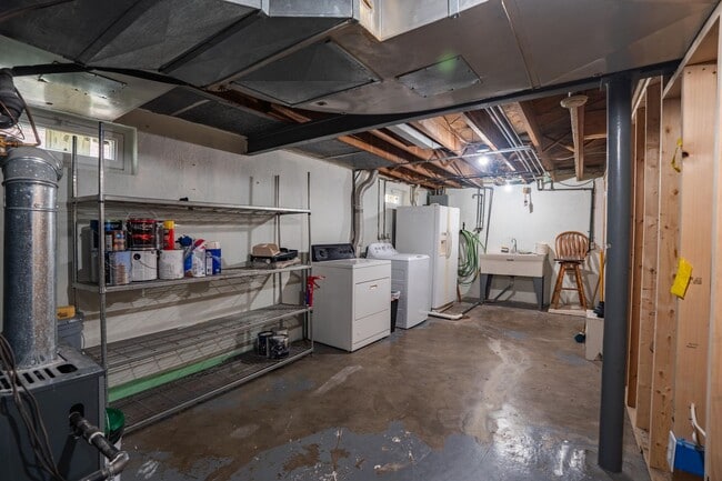Building Photo - 5011 McCausland Ave