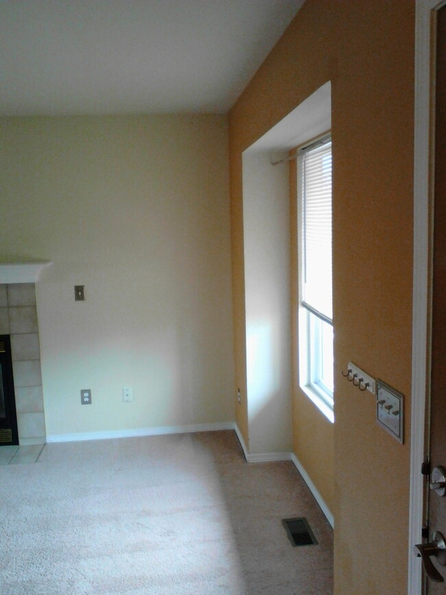 Building Photo - Light airy two story minutes from Fort Carson