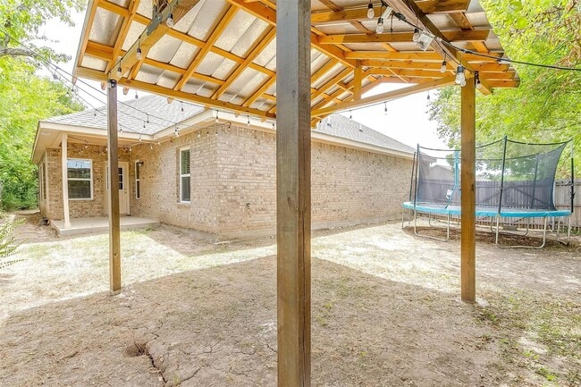 Building Photo - Great 4 Bed, 2 Bath in South Arlington- Mansfield ISD-  76001