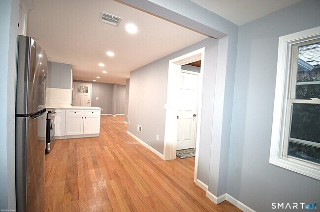 Building Photo - 17 Railroad Ave