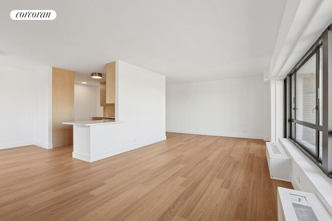 Building Photo - 501 E 87th St